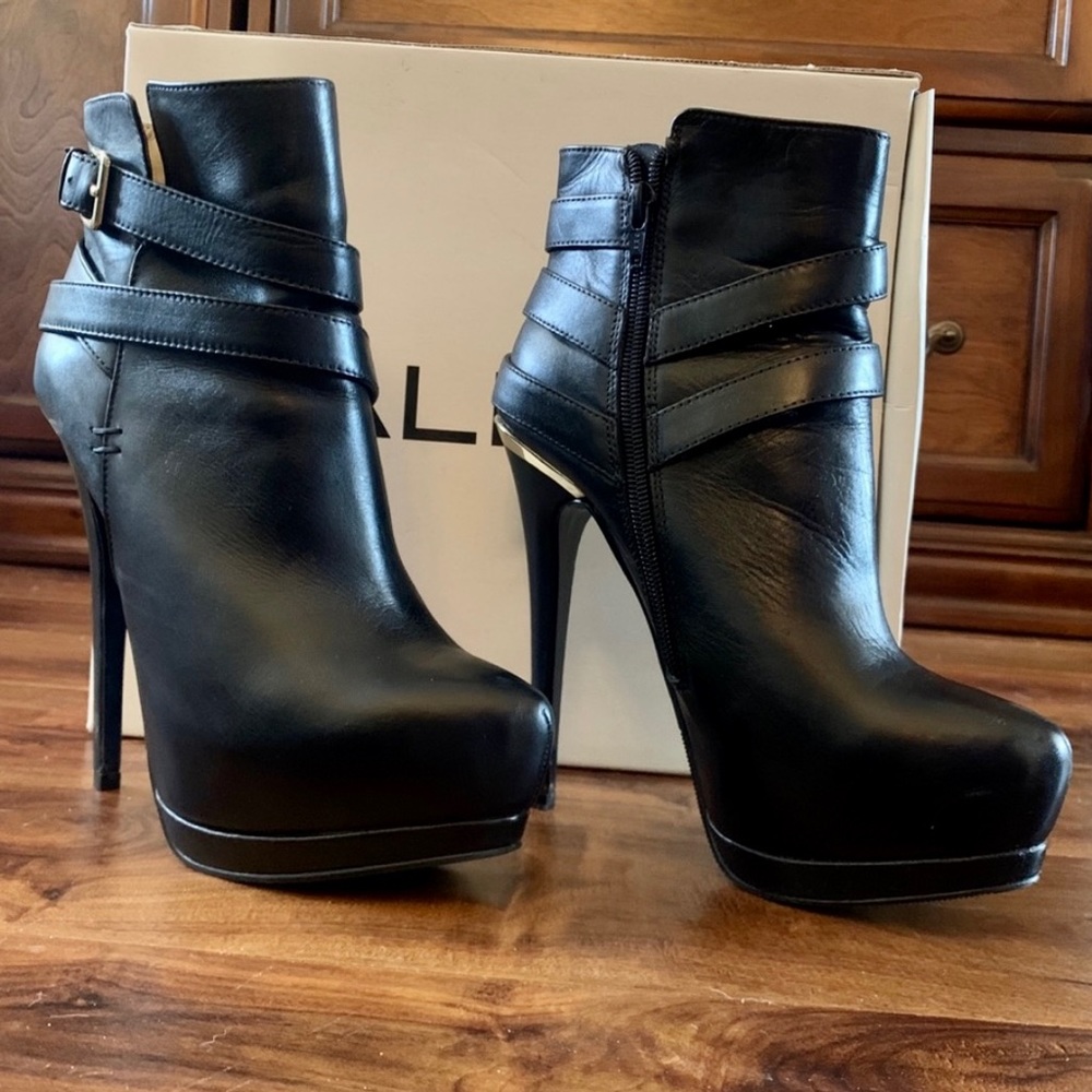 Aldo Leather Ankle Boots  (OZBUN) - Like New - Size 7